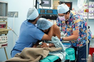 Equipo médico trabajando