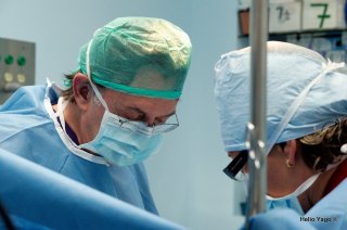 Equipo médico trabajando