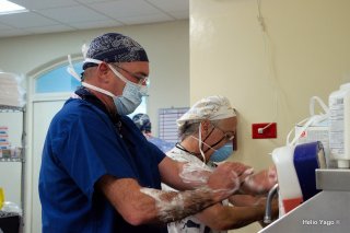 Equipo médico trabajando