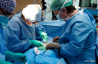 Equipo médico trabajando