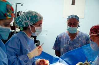 Equipo médico trabajando