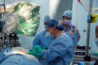 Equipo médico trabajando