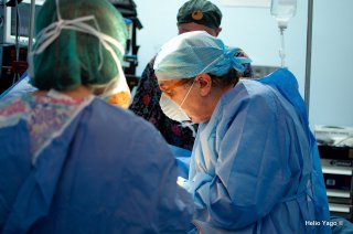 Equipo médico trabajando