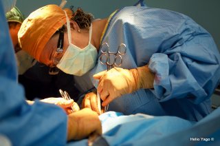 Equipo médico trabajando