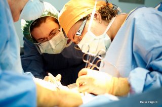 Equipo médico trabajando