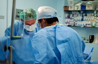 Equipo médico trabajando