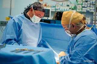 Equipo médico trabajando