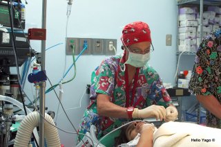 Equipo médico trabajando