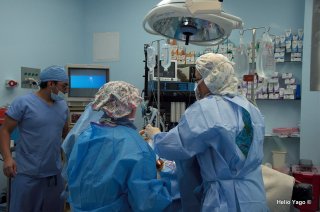 Equipo médico trabajando