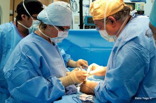 Equipo médico trabajando