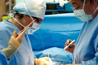 Equipo médico trabajando