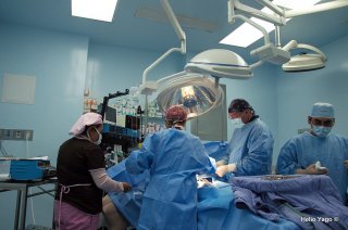 Equipo médico trabajando