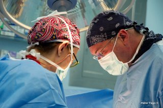 Equipo médico trabajando