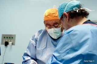 Equipo médico trabajando